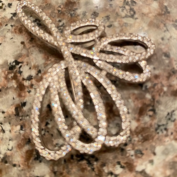 CS FAUX SILVER CLASSY BROOCH PIN - Picture 3 of 4